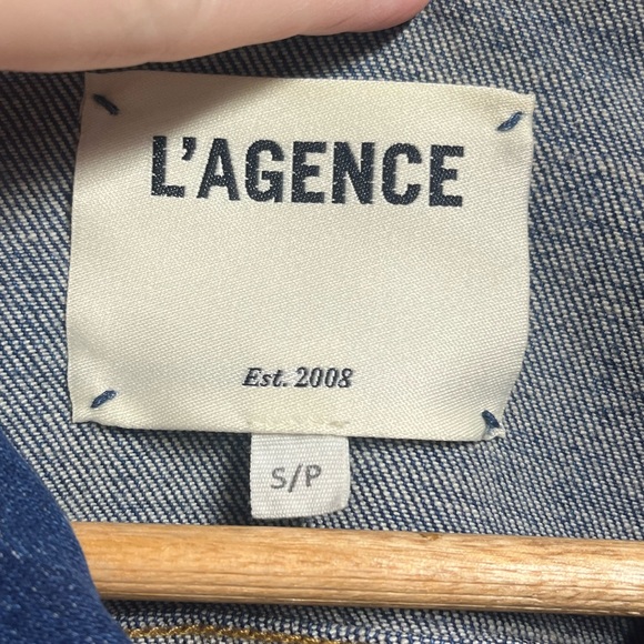L’AGENCE NEW Janelle Slim Fit Raw Hem Denim Trucker Jacket small Authentique - Picture 6 of 10